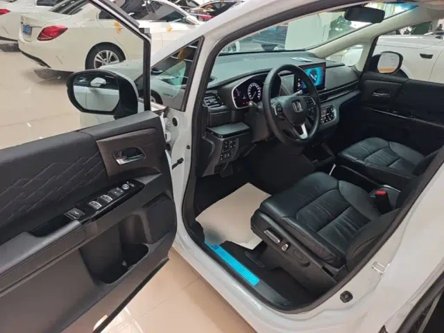 Honda Elysion — Фото автомобиля 15