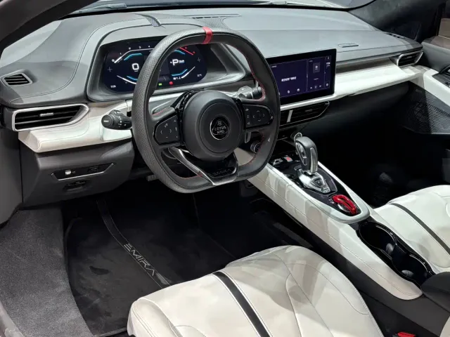 Lotus Emira — Фото автомобиля 7