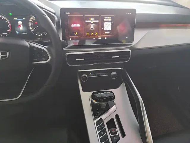 Geely Binyue — Фото автомобиля 12