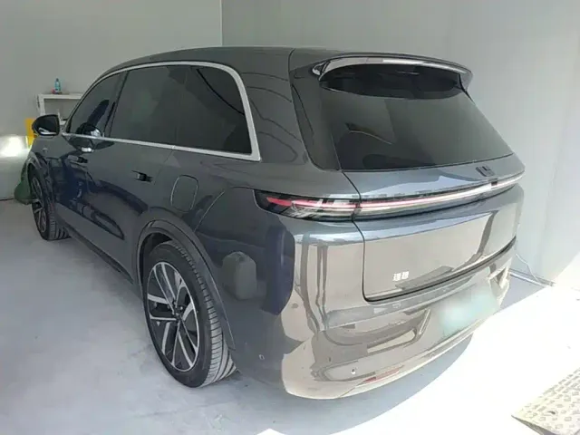 Li Auto L8 — Фото автомобиля 4
