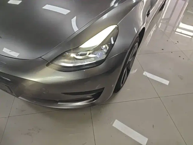 Tesla Model 3 — Фото автомобиля 23