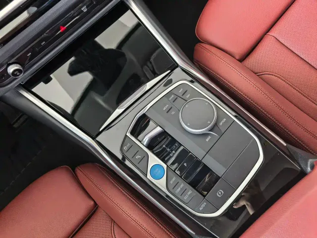 BMW i4 — Фото автомобиля 10