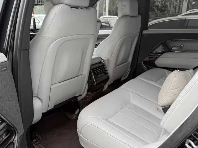 Land Rover Range Rover Sport — Фото автомобиля 11