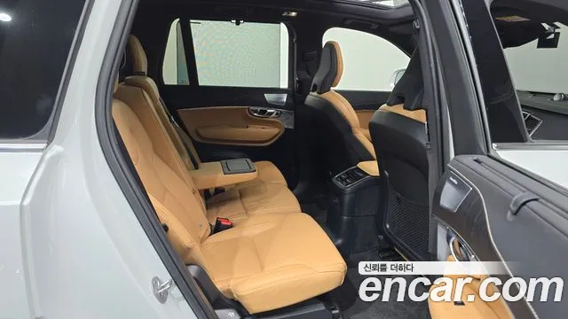 Вольво XC90 — Фото автомобиля 12
