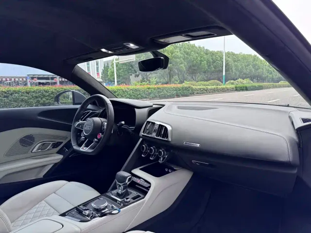 Audi R8 — Фото автомобиля 10