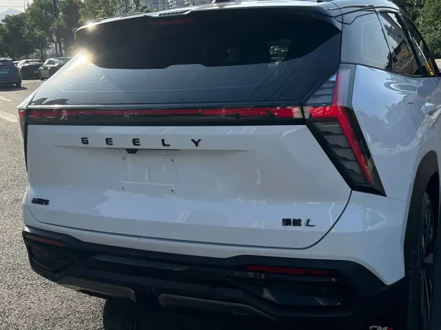 Geely Boyue L — Фото автомобиля 29