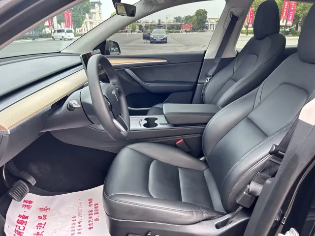 Tesla Model Y — Фото автомобиля 5