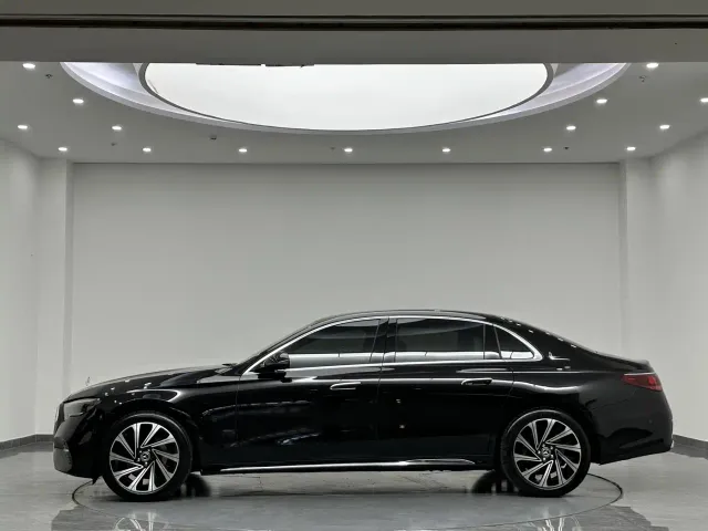 Mercedes-Benz E-Class — Фото автомобиля 5