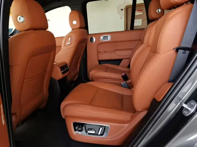Li Auto L8 — Фото автомобиля 16