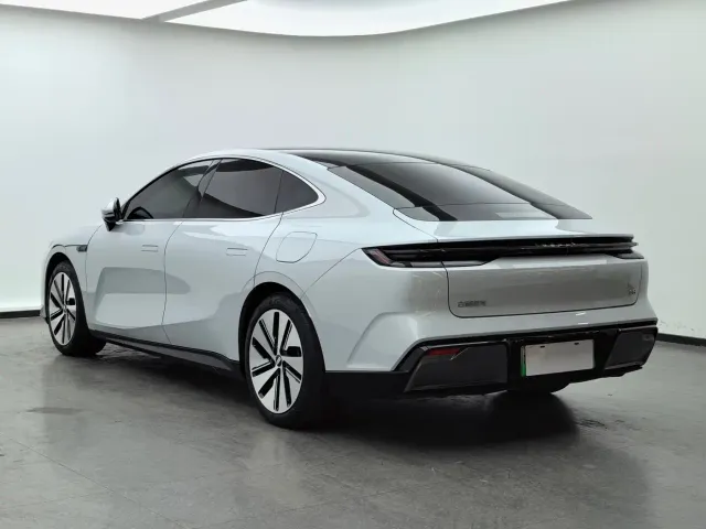 Geely Galaxy E8 — Фото автомобиля 6