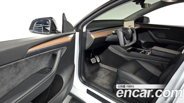 Tesla Model Y — Фото автомобиля 15