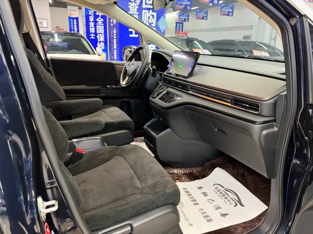 Honda Odyssey — Фото автомобиля 12