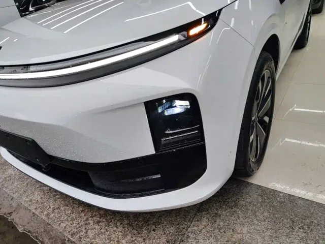 Li Auto L6 — Фото автомобиля 23