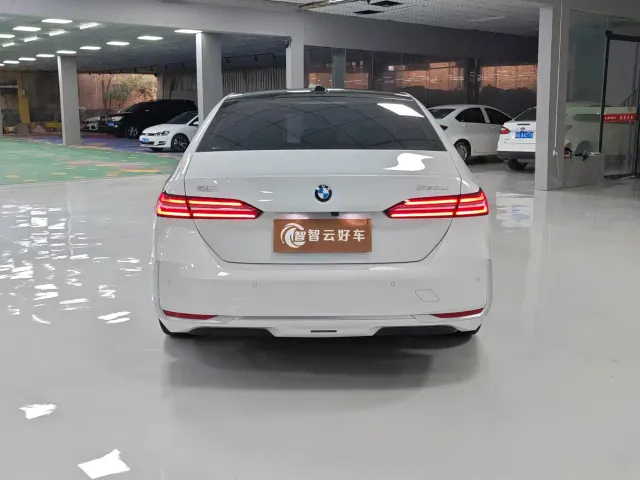BMW 5 Series — Фото автомобиля 8