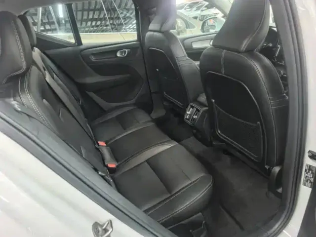 Volvo XC40 — Фото автомобиля 7