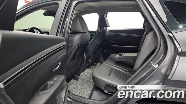 Hyundai Tucson Tucson (NX4) Дизель 2.0 2WD — Фото автомобиля 12