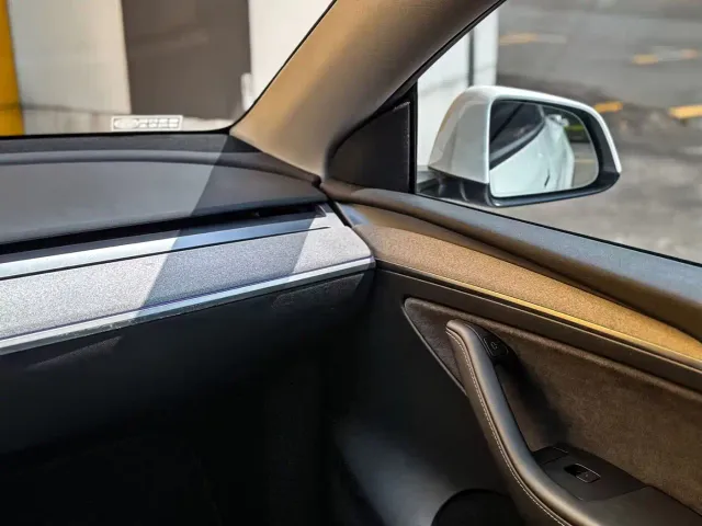Tesla Model Y — Фото автомобиля 8