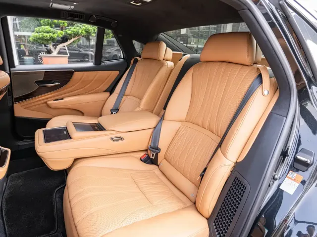 Lexus LS — Фото автомобиля 12