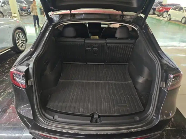 Tesla Model Y — Фото автомобиля 18