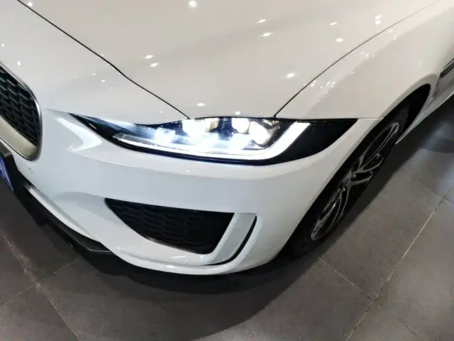 Jaguar XEL — Фото автомобиля 23