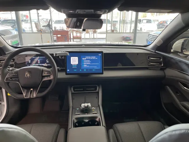 BYD Qin L — Фото автомобиля 6