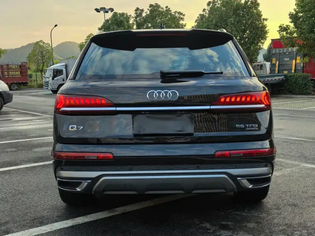 Audi Q7 — Фото автомобиля 4