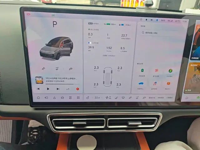 Li Auto L8 — Фото автомобиля 12
