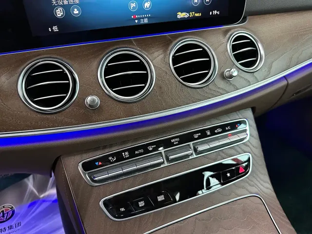 Mercedes-Benz E-Class — Фото автомобиля 11