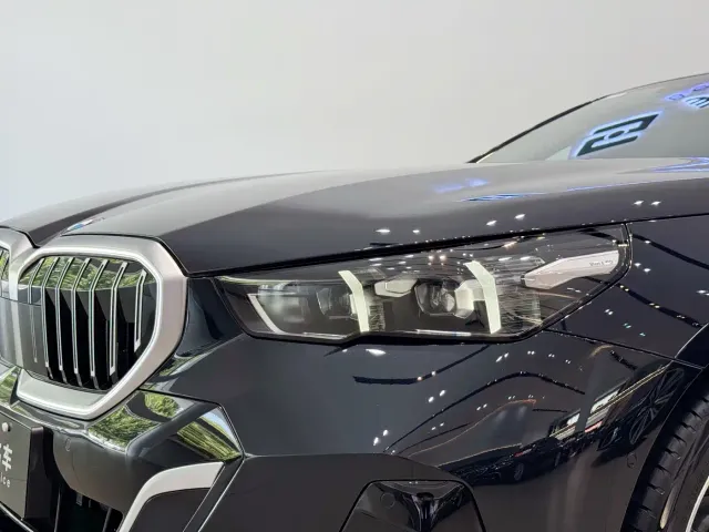BMW 5 Series — Фото автомобиля 3