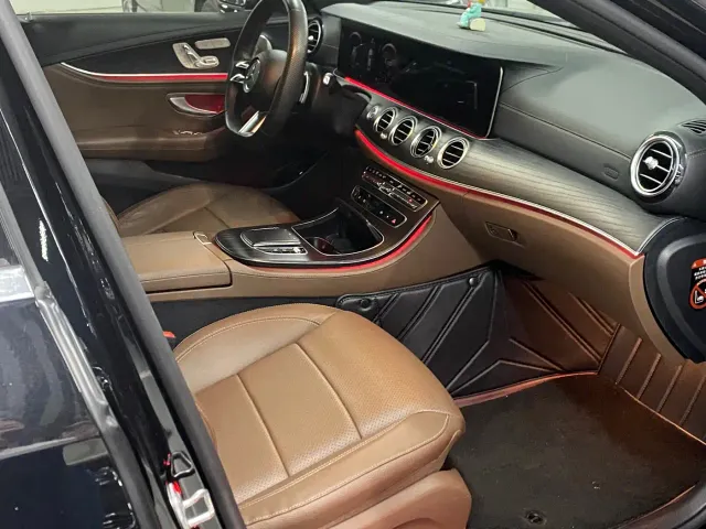 Mercedes-Benz E-Class — Фото автомобиля 5