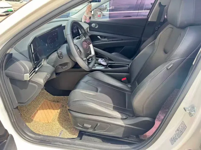 Hyundai Elantra — Фото автомобиля 5