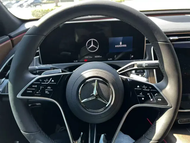 Mercedes-Benz E-Class — Фото автомобиля 5
