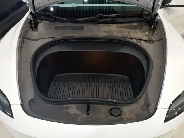 Tesla Model 3 — Фото автомобиля 19
