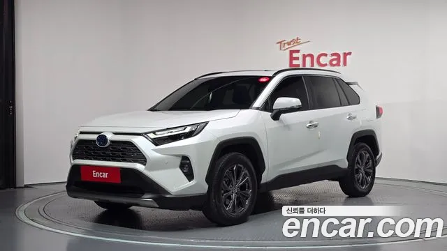 Фотография автомобиля — Toyota RAV4 5th Gen