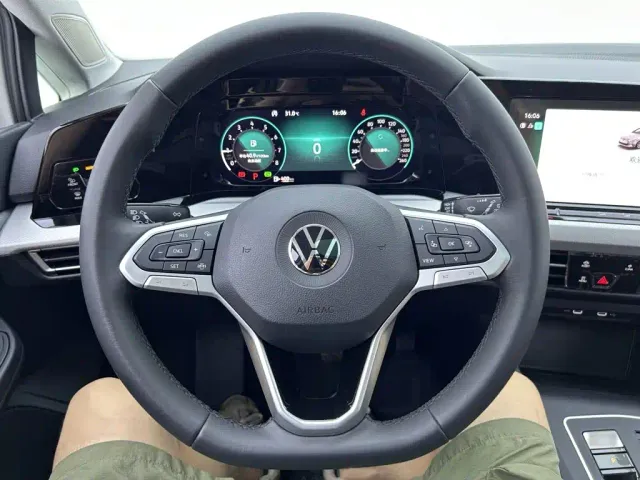 Volkswagen Golf — Фото автомобиля 16