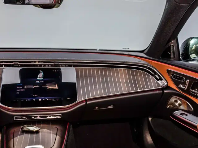 Mercedes-Benz E-Class — Фото автомобиля 26