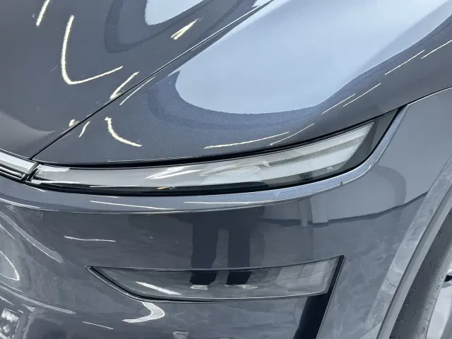 Tesla Model Y — Фото автомобиля 11