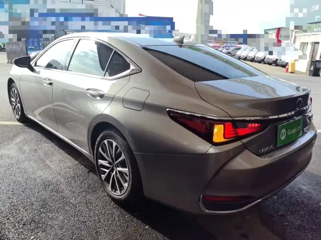Lexus ES — Фото автомобиля 4