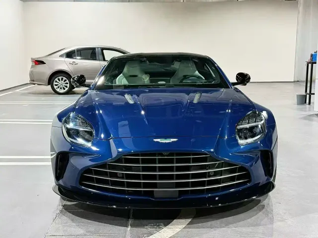 Aston Martin V8 Vantage — Фото автомобиля 2