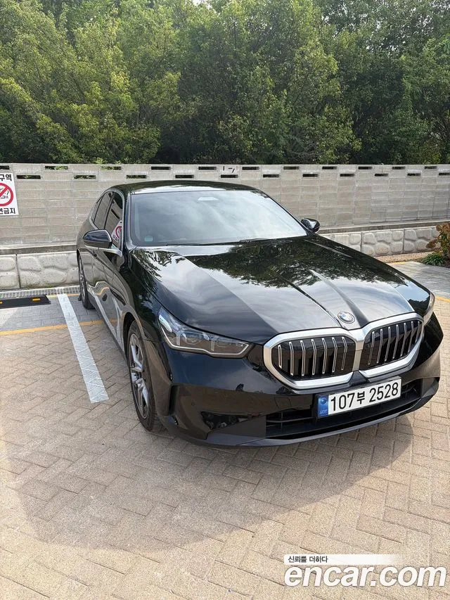 BMW 5 Series G60 — Фото автомобиля 3