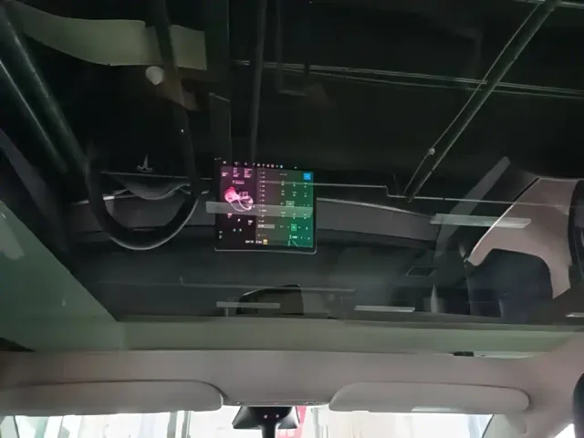 Tesla Model Y — Фото автомобиля 17