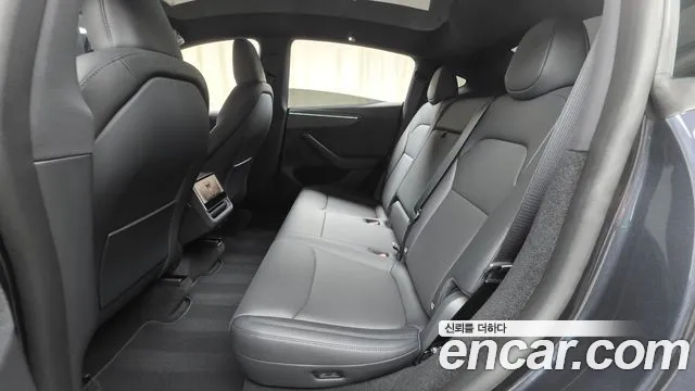 Tesla Model Y — Фото автомобиля 18