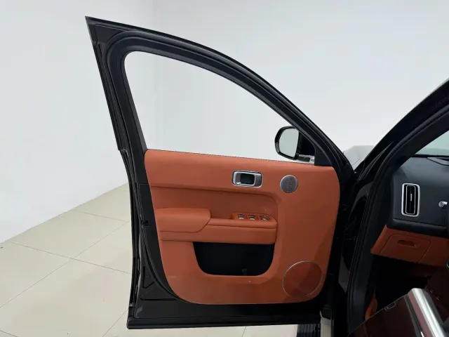 Li Auto L9 — Фото автомобиля 14