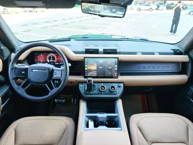 Land Rover Defender — Фото автомобиля 6