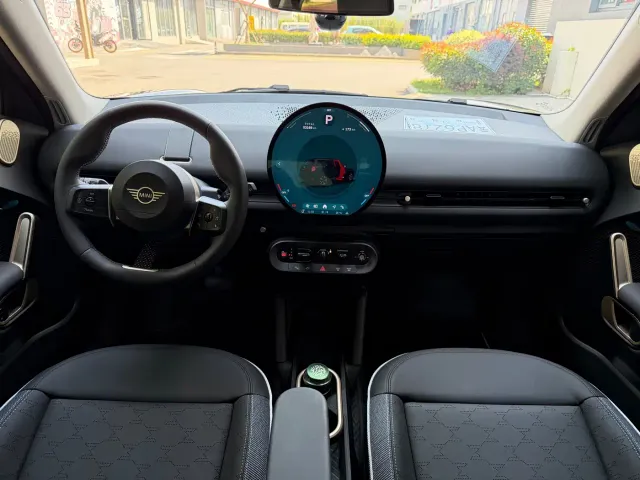 MINI Electric MINI ACEMAN — Фото автомобиля 12