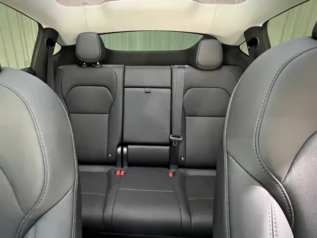 Tesla Model Y — Фото автомобиля 9