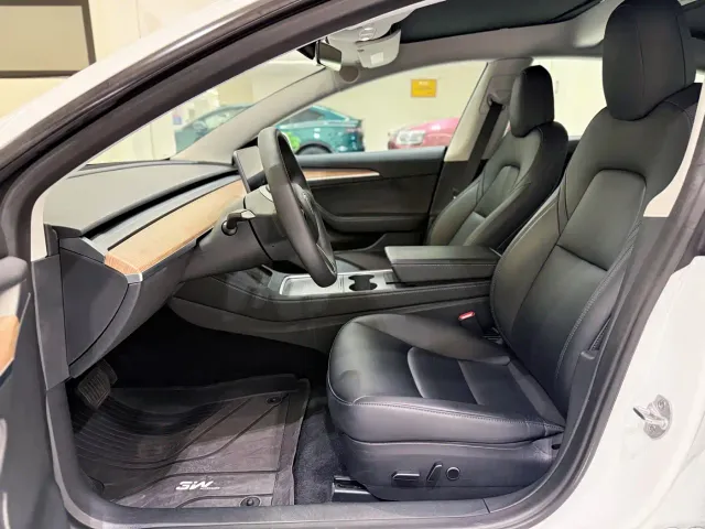 Tesla Model 3 — Фото автомобиля 13