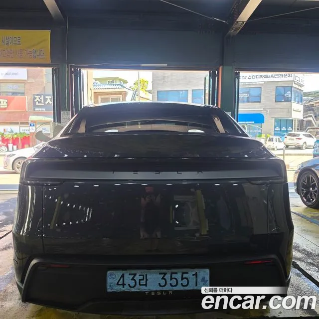 Tesla Model Y — Фото автомобиля 3