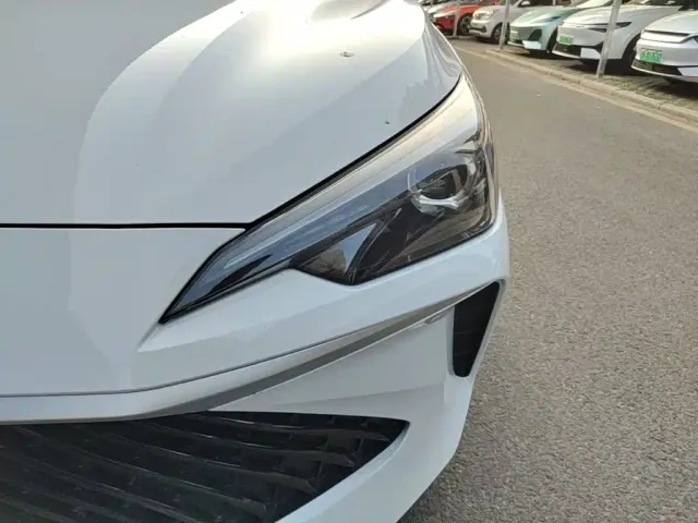 Roewe i5 — Фото автомобиля 23