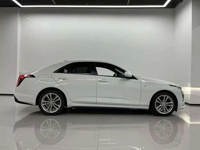 Cadillac CT4 — Фото автомобиля 3